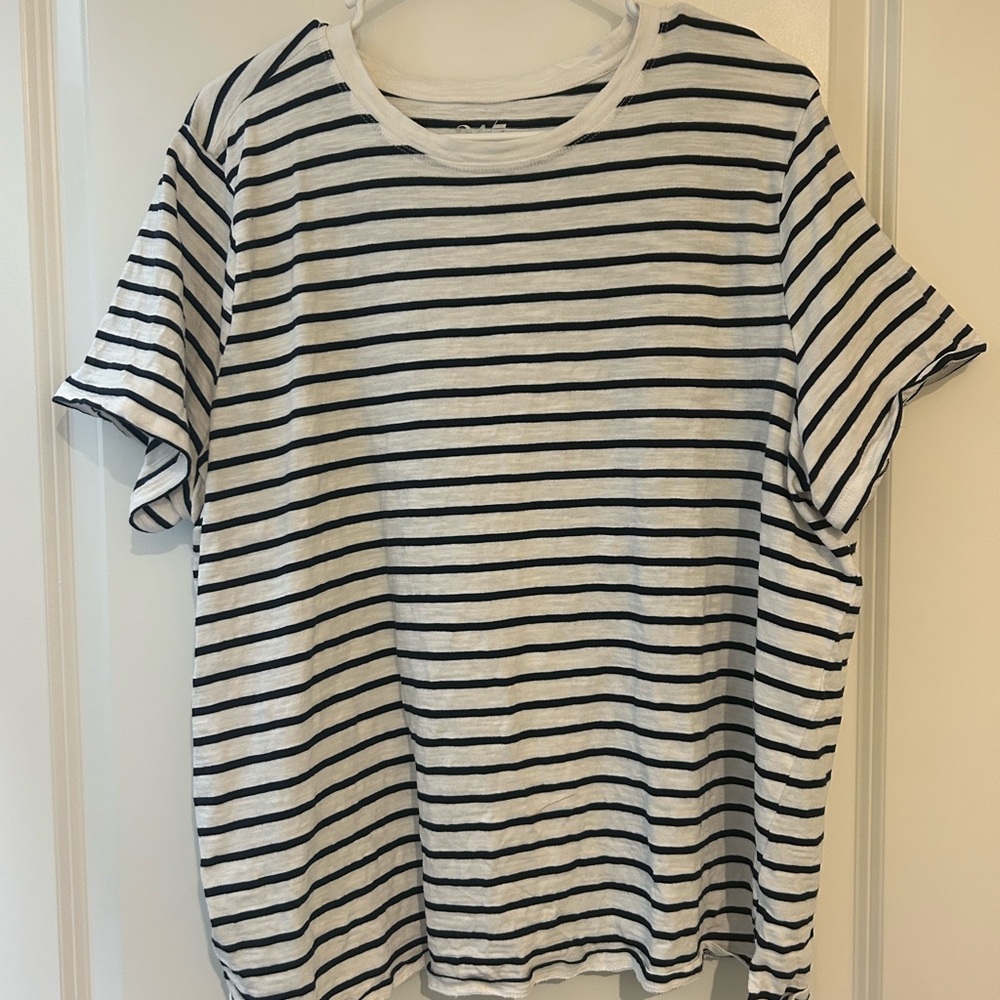 Maurices White & Black Striped Short Sleeve Tee